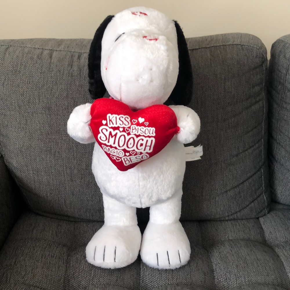 2/$25 20” tall Snoopy (no nose)